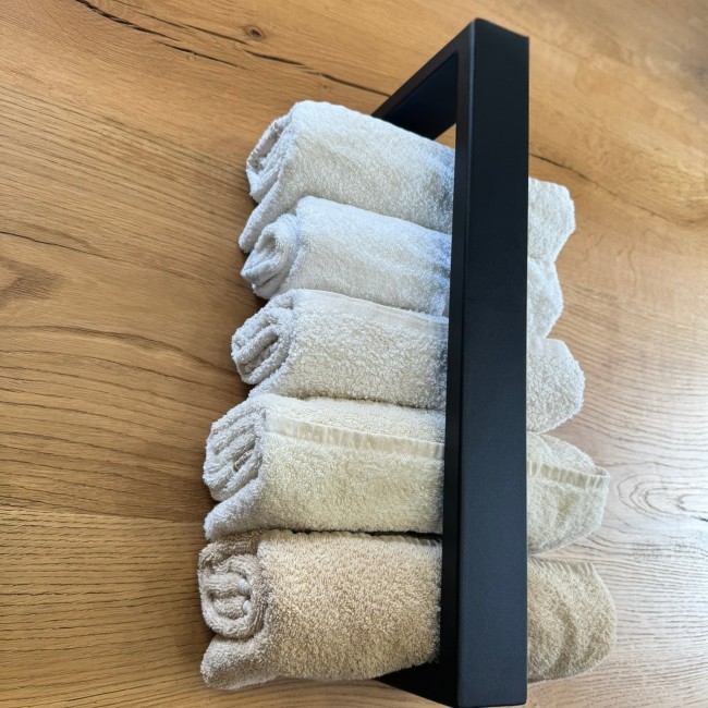 Wall-mounted metal towel rack – Modern industrial bathroom design | Taormina Design