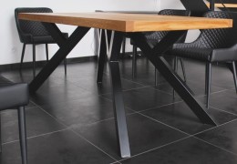 Tavolo in stile industriale: le gambe in ferro come protagoniste del design